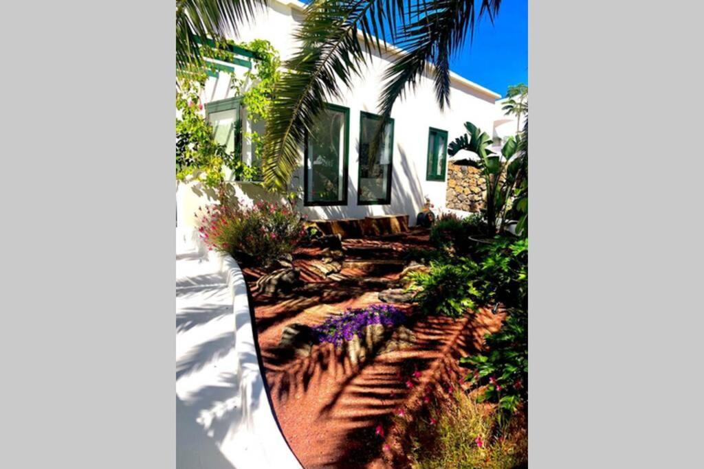 Villa Unique, Stylish & Calm El Estanque By The Sea, Adults Only à Costa Teguise Extérieur photo