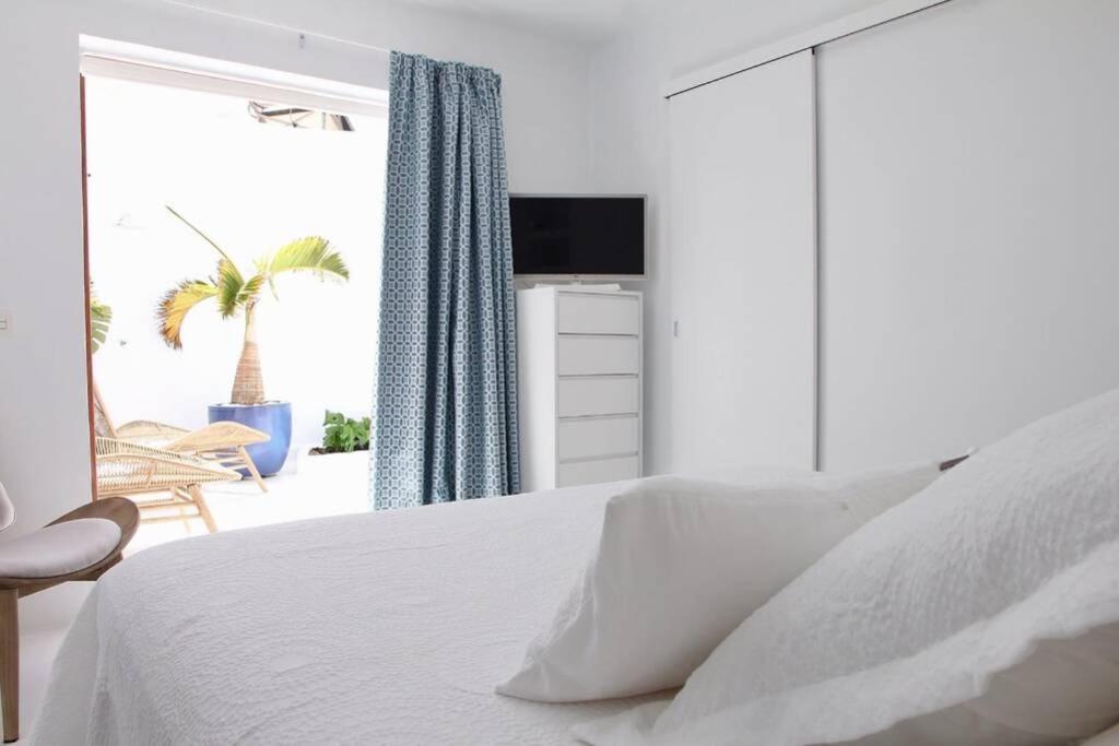 Villa Unique, Stylish & Calm El Estanque By The Sea, Adults Only à Costa Teguise Extérieur photo